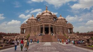 Read more about the article 15 Famous Temples in Delhi You Must Visit