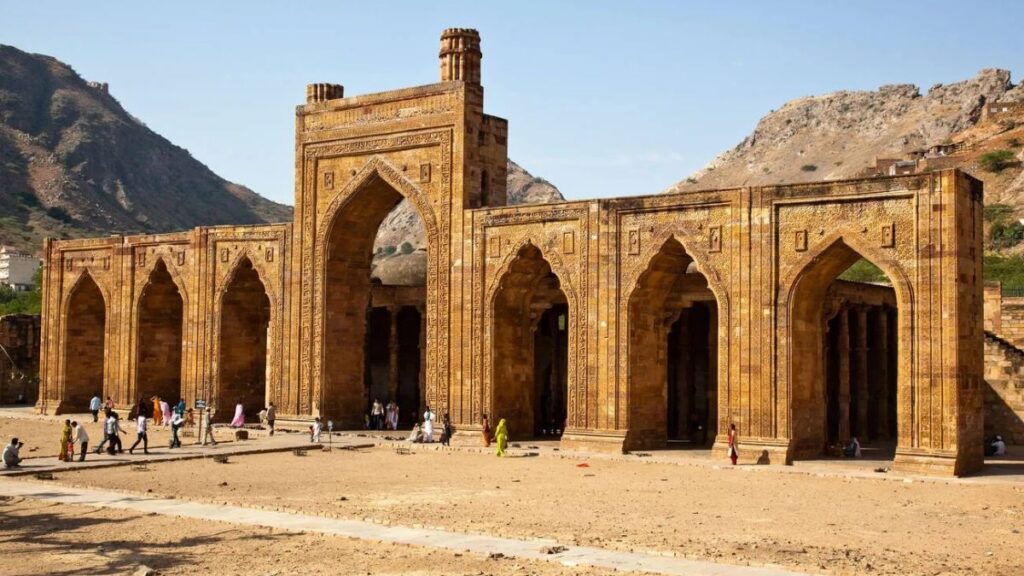 Adhai Din Ka Jhonpra, Places to Visit in Ajmer